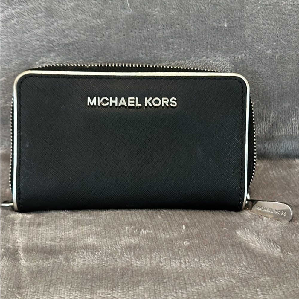 Michael Kors, black wallet